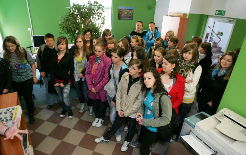  Uczniowie Gimnazjum nr 15 - Newstropiciele i Fototropiciele - uczestnicy projektu "Nowa Strona Kośminka" koordynowanego przez Fundacje Rozwin Skrzydla.