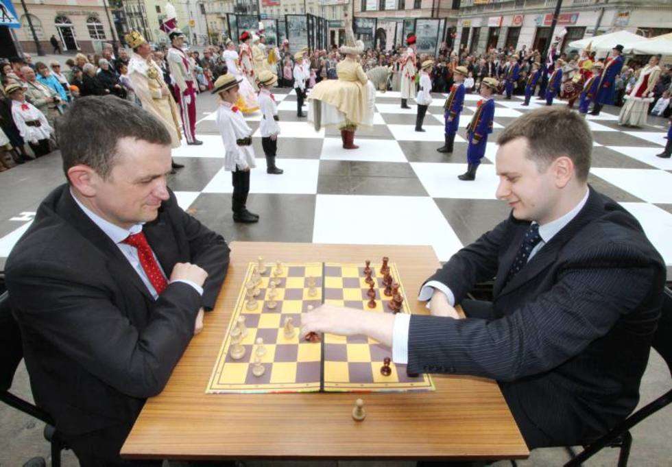  Żywe szachy. (zdjęcie 2) - Autor: Maciej Kaczanowski