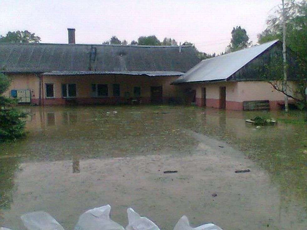  Powódź w Basonii, gm. Józefów nad Wisłą (zdjęcie 2) - Autor: Nika