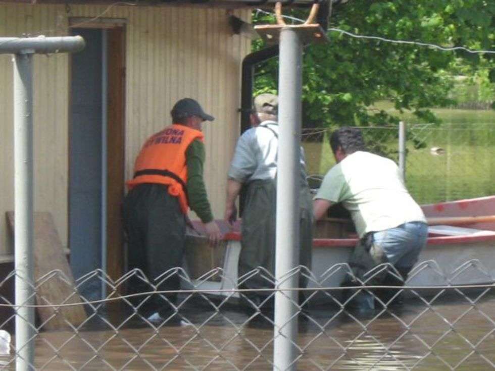  Powódź i ewakuacja mieszkańców Rybitw w pow. opolskim (zdjęcie 2) - Autor: owca2-1989