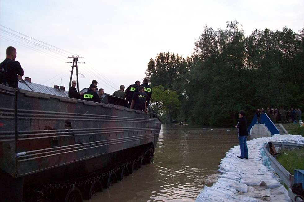  Powódź w Kolonii Szczekarków gm. Wilków (zdjęcie 3) - Autor: Marcin Sobanski