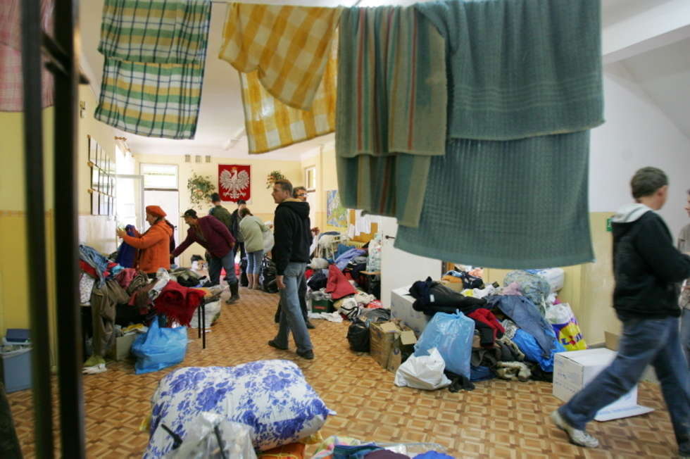  Centrum Pomocy Powodzianom w Rogowie (zdjęcie 1) - Autor: Karol Zienkiewicz