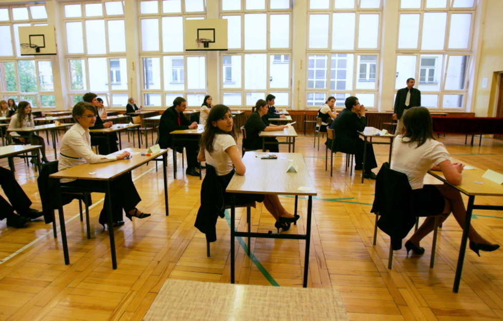 Egzamin maturalny w Liceum im. Zamojskiego (zdjęcie 2) - Autor: Karol Zienkiewicz