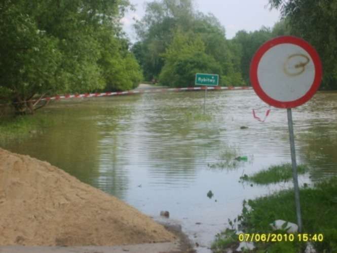 Powódź w Józefowie nad Wisłą 07.06 (zdjęcia Internautki Magdy Morek/ Alarm 24)