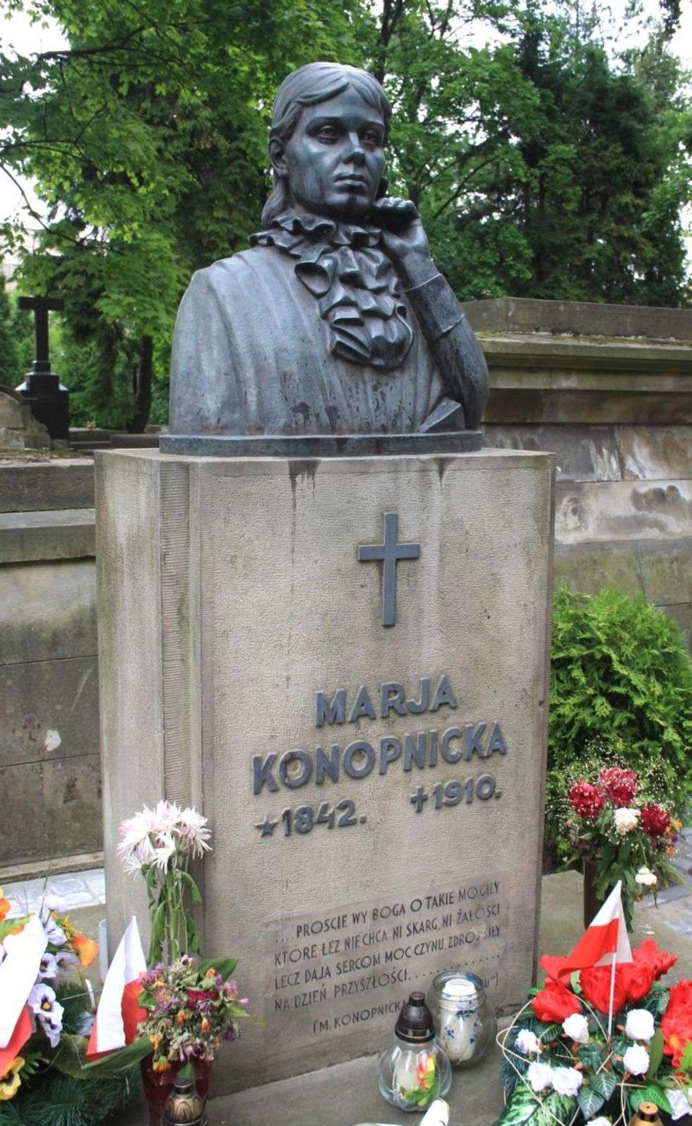  Pomnik Marii Konopnickiej znajduje sie we Lwowie