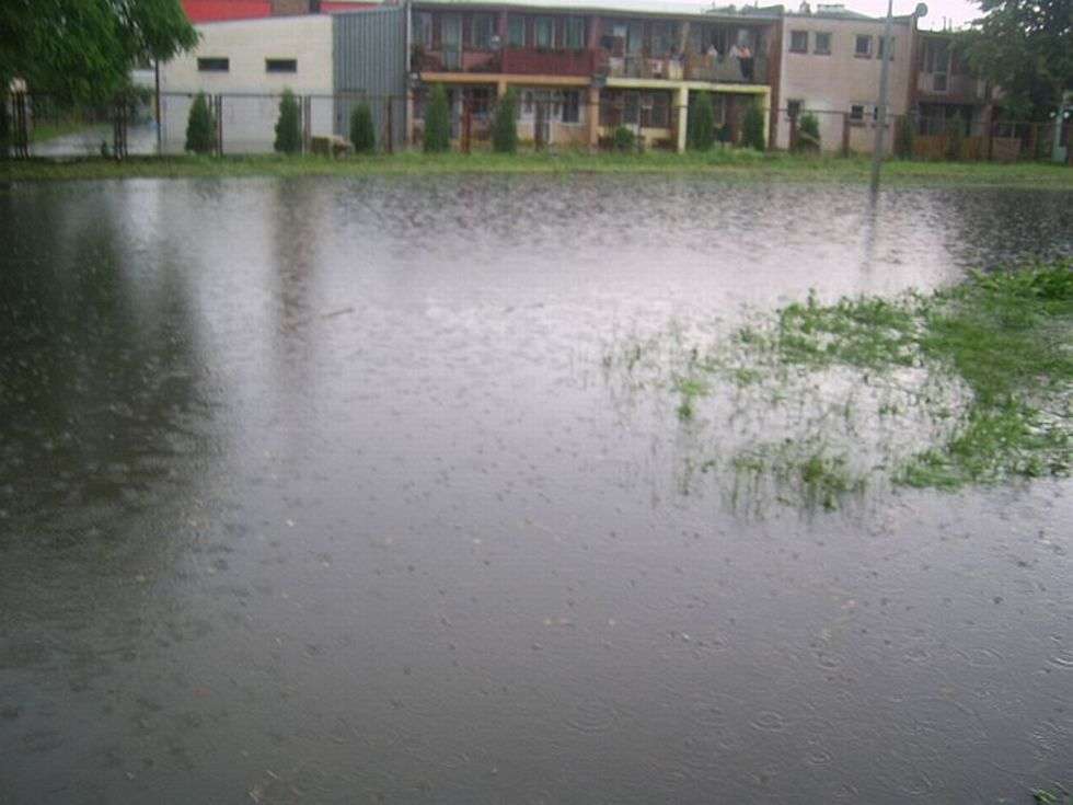  Ulica Starowiejska w Zamościu jak zwykle przy wiekszych opadach zostala zalana