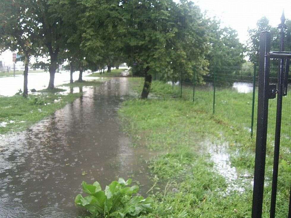  Ulica Starowiejska w Zamościu jak zwykle przy wiekszych opadach zostala zalana