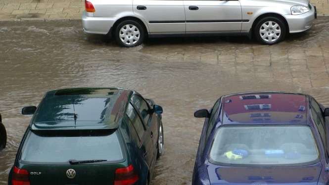 Ulica Głogowa i Wiśniowa w Świdniku zalane po deszczu