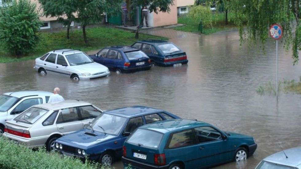  Ulica Glogowa i Wiśniowa w Świdniku zalane po deszczu