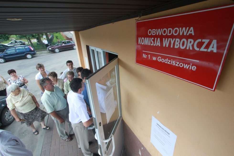  Wybory 2010: Godziszów. (zdjęcie 8) - Autor: Maciej Kaczanowski