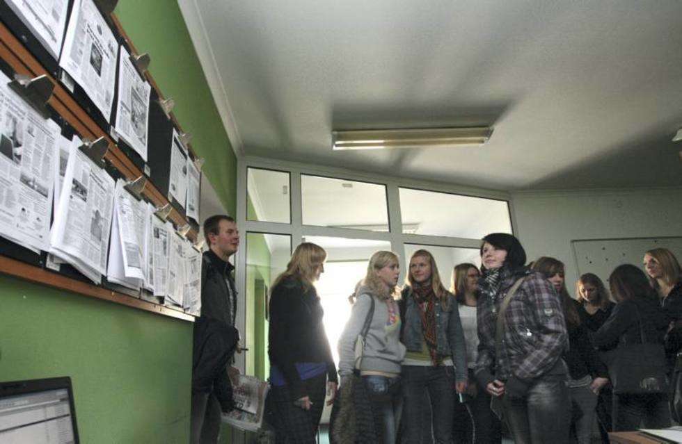  Uczniowie z Piask w redakcji. (zdjęcie 8) - Autor: Maciej Kaczanowski