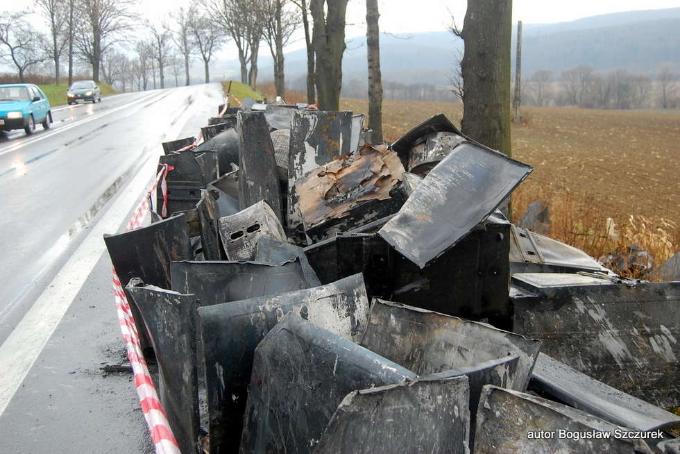  Tir z Lubelszczyzny spłonął na Podkarpaciu. Przewoził pralki  (zdjęcie 3) - Autor: Boguslaw Szczurek