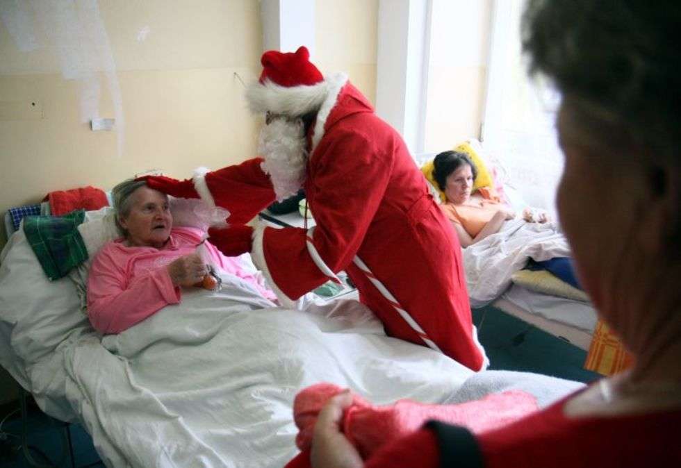  Mikołaj w Szpitalu Kolejowym (zdjęcie 1) - Autor: Jacek Świerczynski