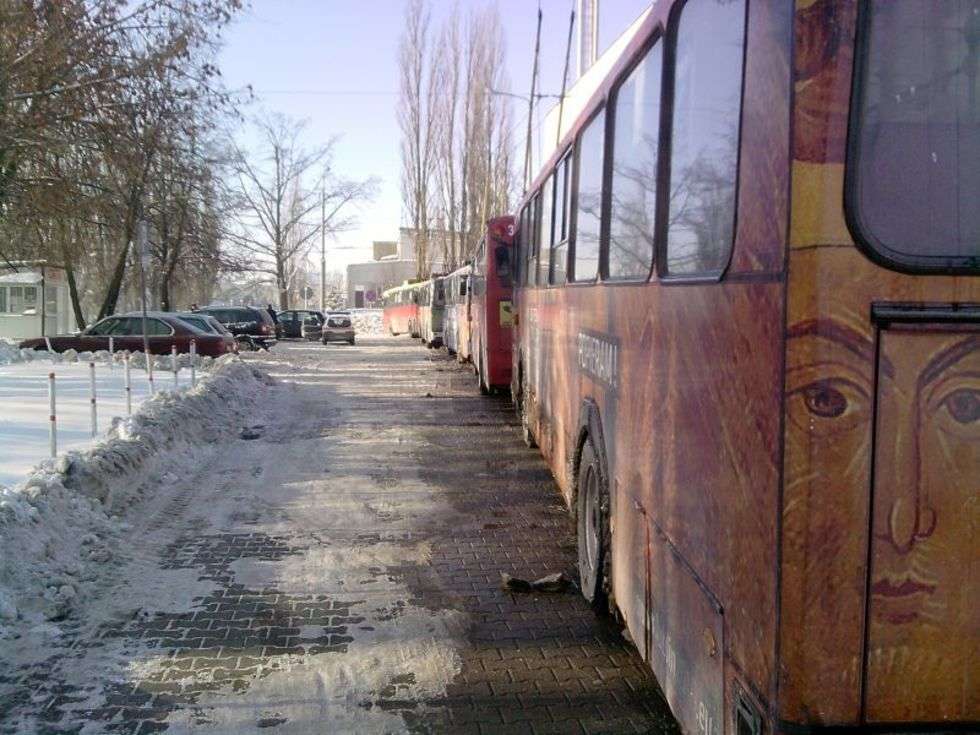  Ford zablokował wyjazd trolejbusom przy Chodźki w Lublinie (zdjęcie 3) - Autor: Hubert Gaworek