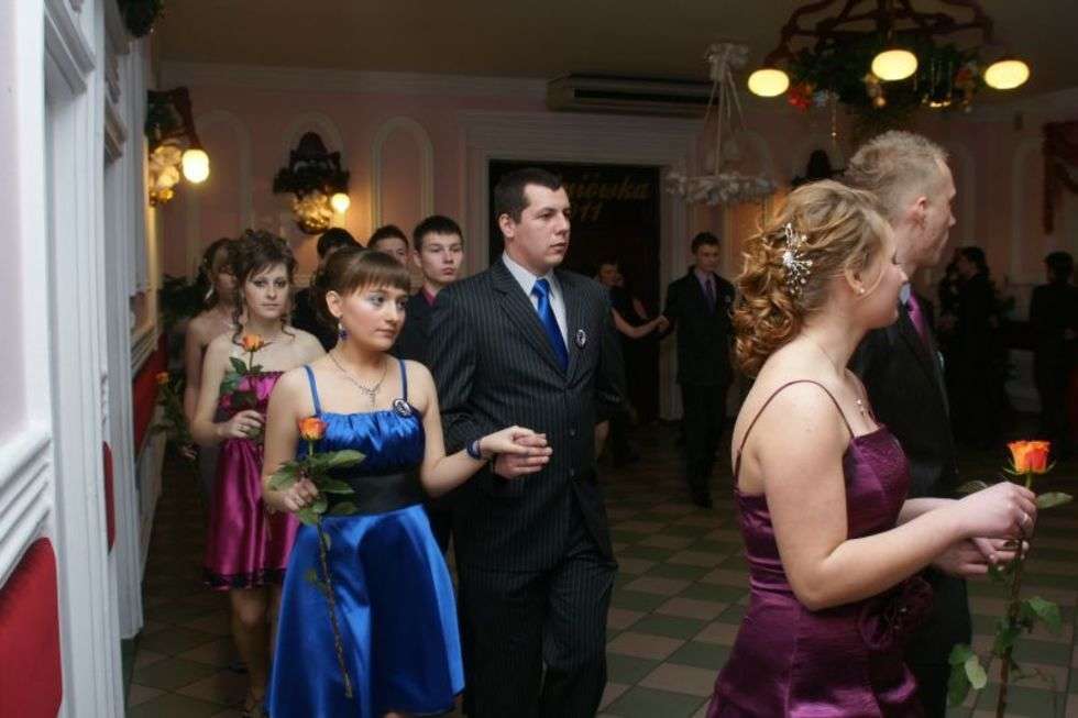  Tegoroczni maturzyści Zespolu Szkól Ekonomicznych i III LO w Chelmie bawili sie w domu weselnym "Za borkiem". Fot. Pawel Klajnert