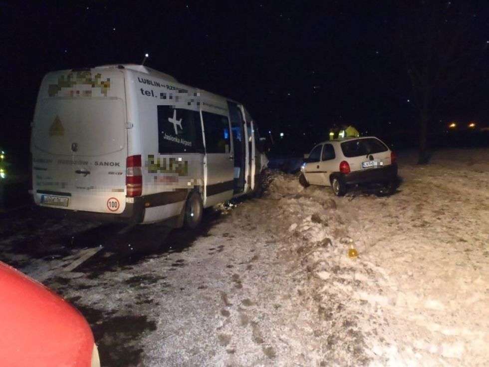  Wypadek koło Kraśnika (zdjęcie 4) - Autor: KP PSP Kraśnik