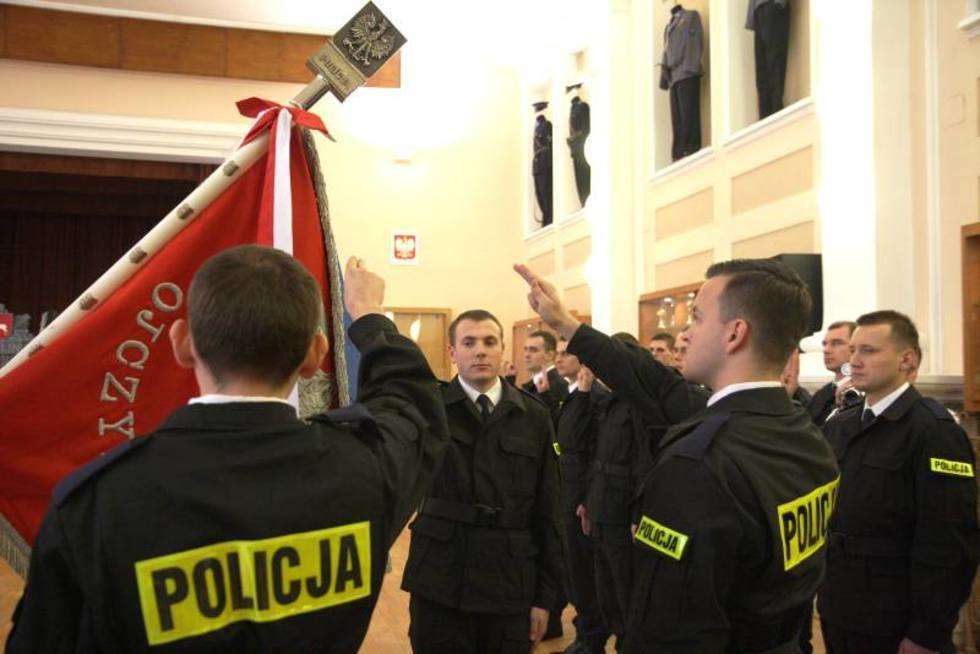  Przysięga policjantów garnizonu lubelskiego. (zdjęcie 6) - Autor: Maciej Kaczanowski
