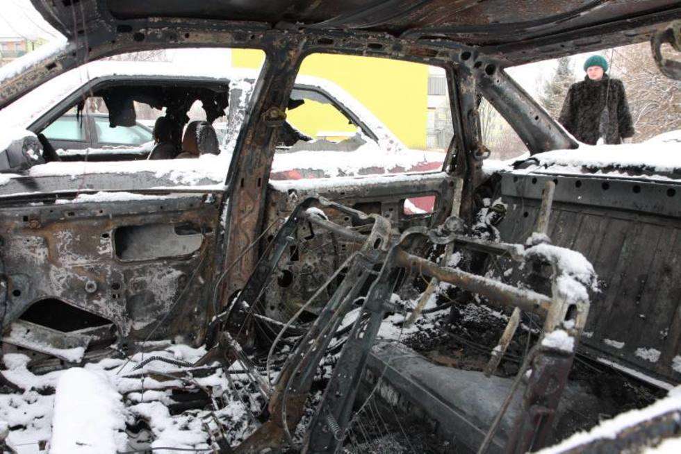  Nieznani sprawcy podpalili 8 samochodów. (zdjęcie 3) - Autor: Maciej Kaczanowski