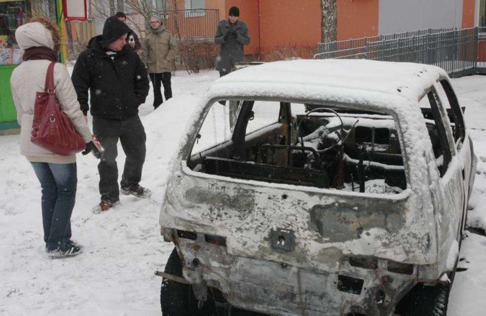  Nieznani sprawcy podpalili 8 samochodów. (zdjęcie 5) - Autor: Maciej Kaczanowski