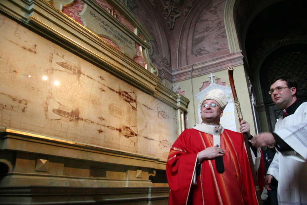  Arcybiskup Józef Zycinski nie zyje. Zmarl dziś po poludniu w Rzymie. Powodem jego śmierci byl najprawdopodobniej wylew krwi do mózgu. Arcybiskup chorowal od dawna.
