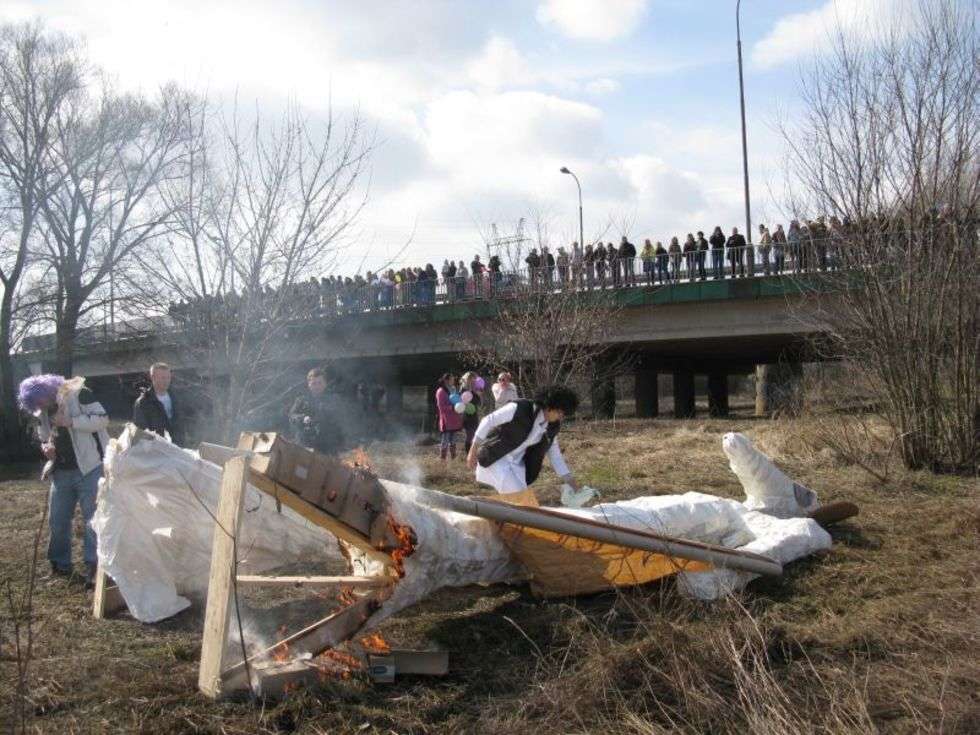  Biała Podlaska: Studenci spalili Misia zamiast topić Marzannę  - Autor: Marek Pietrzela