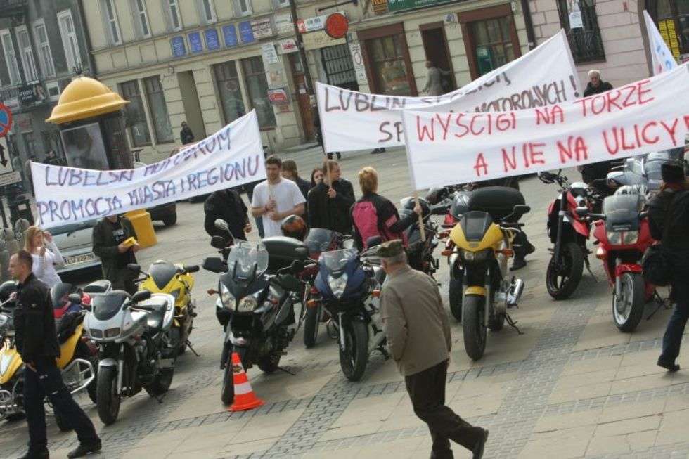  Motocykliści spotkali się przed ratuszem w Lublinie (zdjęcie 3) - Autor: Maciej Kaczanowski