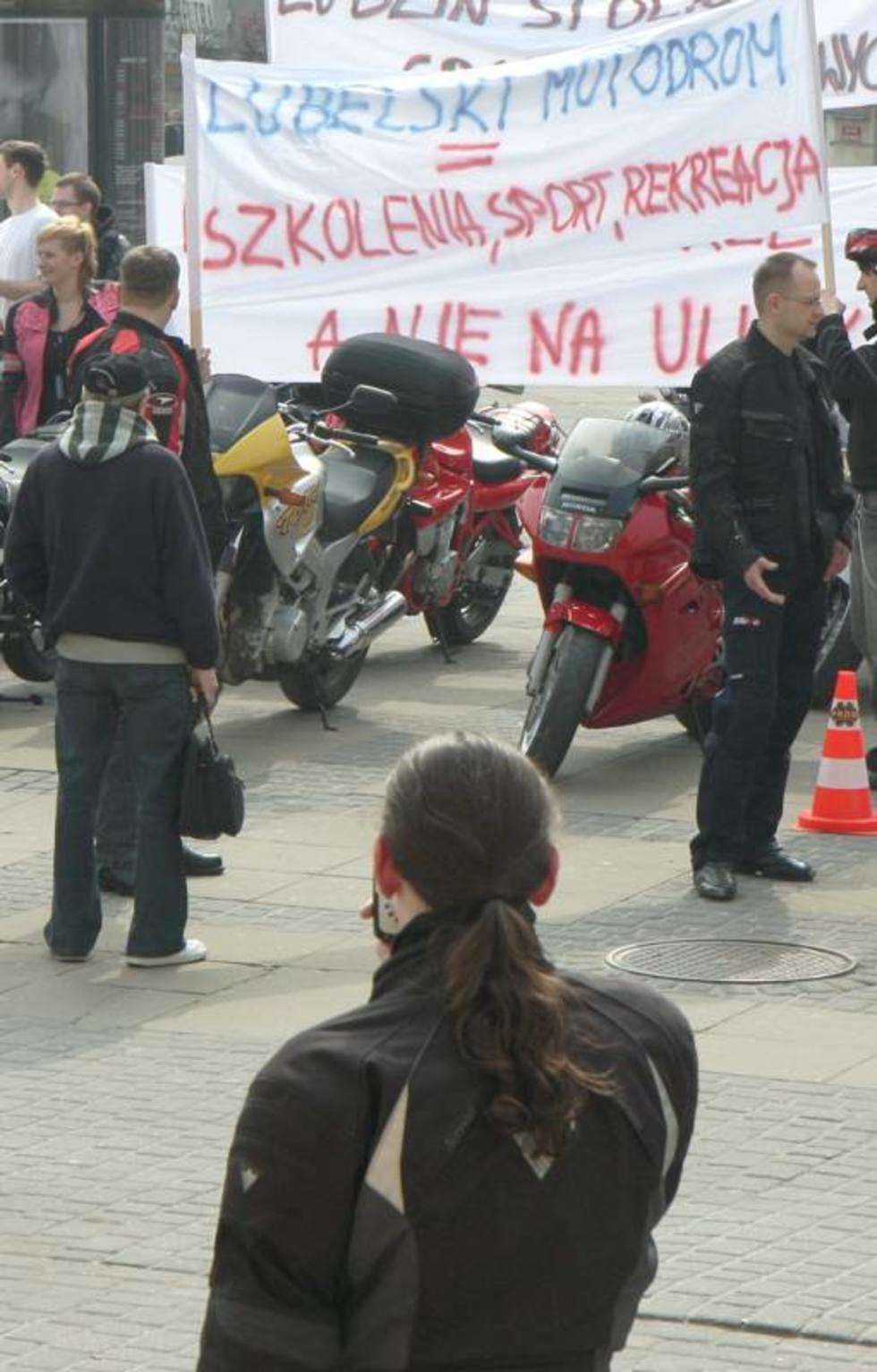  Motocykliści spotkali się przed ratuszem w Lublinie (zdjęcie 5) - Autor: Maciej Kaczanowski