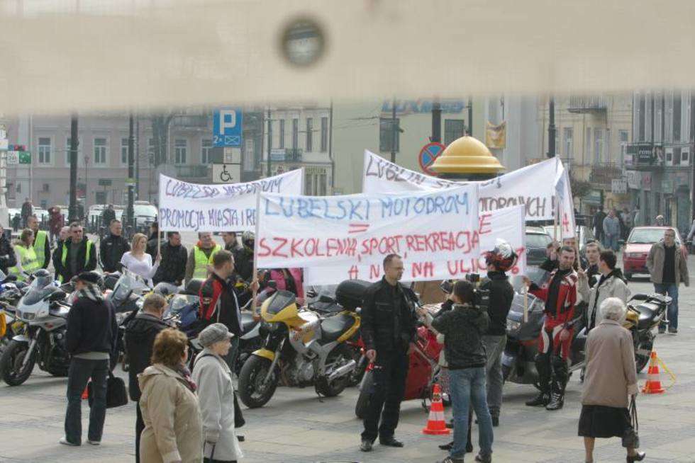  Motocykliści spotkali się przed ratuszem w Lublinie  - Autor: Maciej Kaczanowski