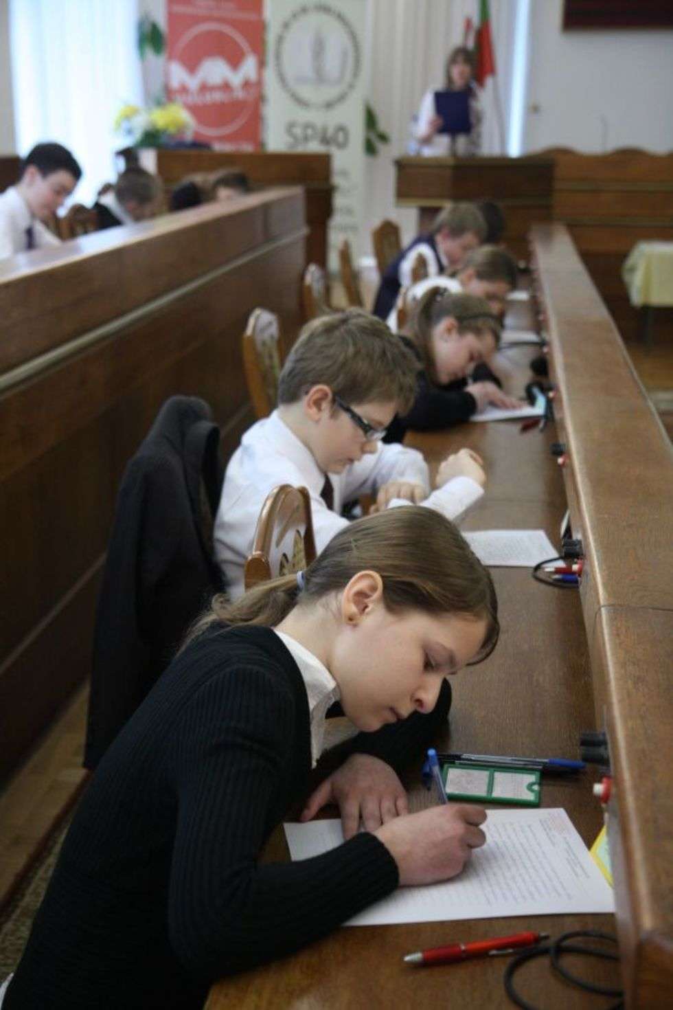  Najlepsi uczniowie w Lublinie pisali dyktando (zdjęcie 7) - Autor: Maciej Kaczanowski