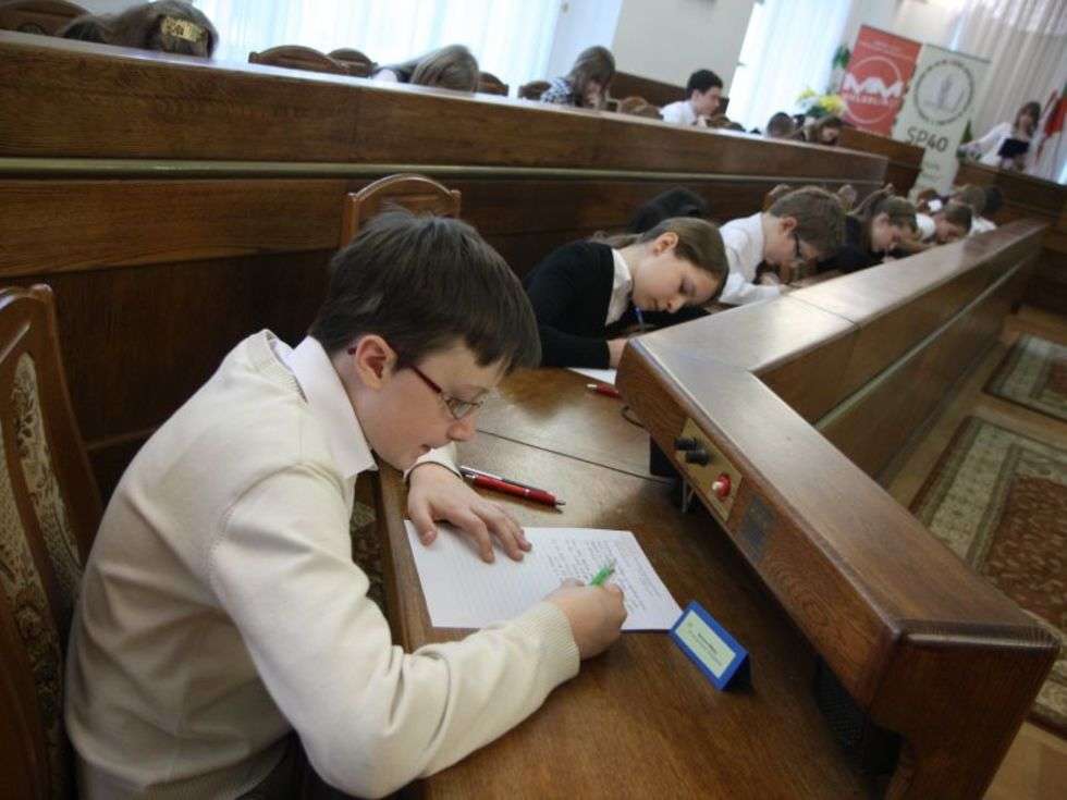  Najlepsi uczniowie w Lublinie pisali dyktando (zdjęcie 8) - Autor: Maciej Kaczanowski