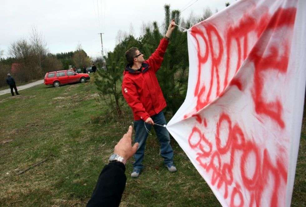  Ożarów: Protest przeciwko budowie biogazowni (zdjęcie 6) - Autor: Jacek ?wierczynski