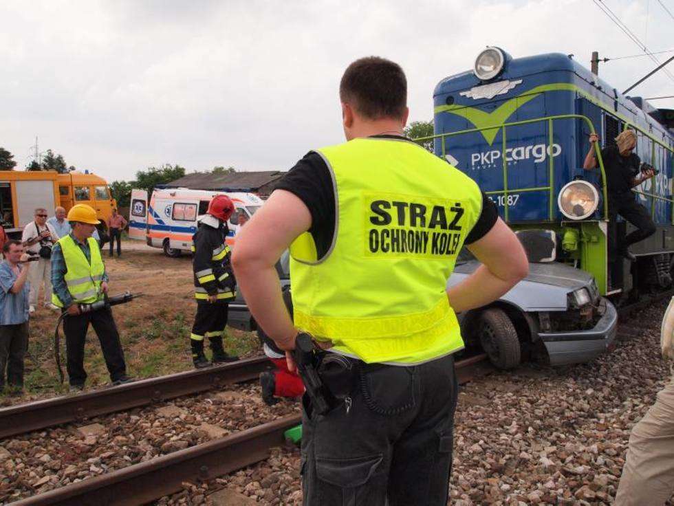 Ratownicy ćwiczyli na przejeździe kolejowym (zdjęcie 7) - Autor: Maciej Kaczanowski