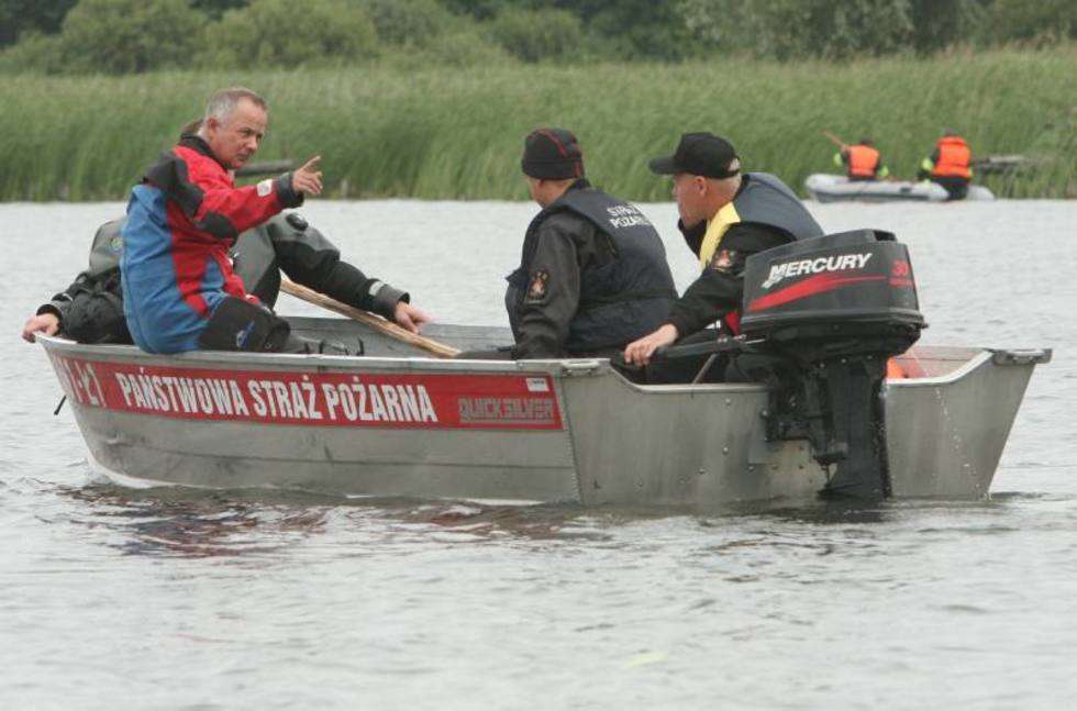  Akcja poszukiwawcza  na jeziorze Głębokie (zdjęcie 1) - Autor: Maciej Kaczanowski