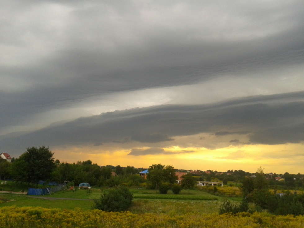  Burzowe chmury nad Lublinem  - Autor: Bartosz Zając