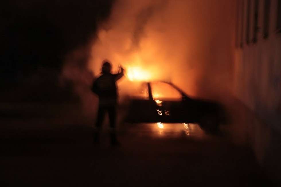  Pożar samochodów na Tymiankowej. Akcja gaśnicza (zdjęcie 1) - Autor: Tomasz Piekut