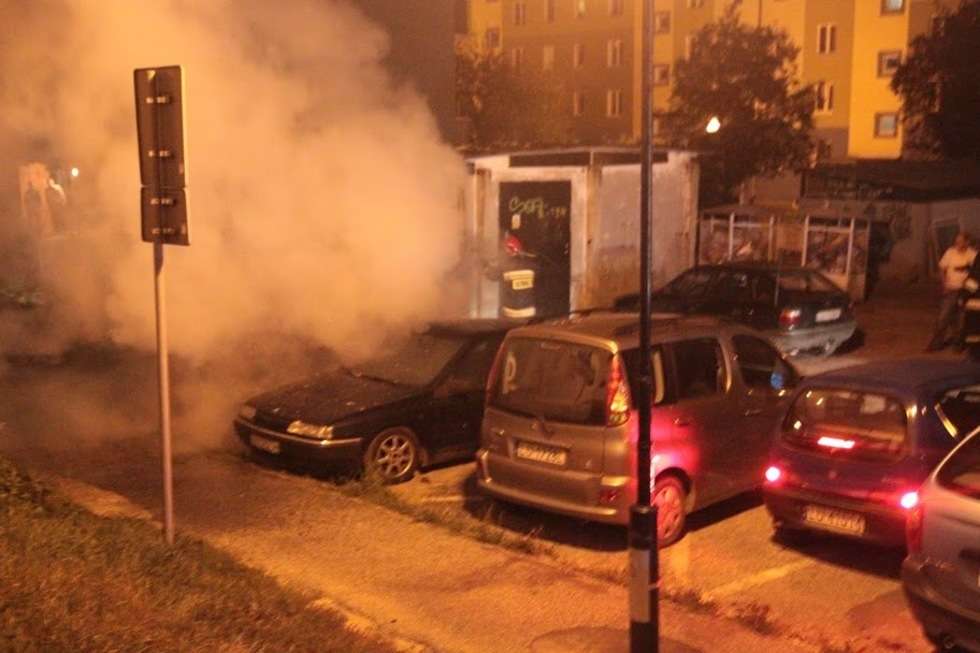 Pożar samochodów na Tymiankowej. Akcja gaśnicza (zdjęcie 4) - Autor: Tomasz Piekut