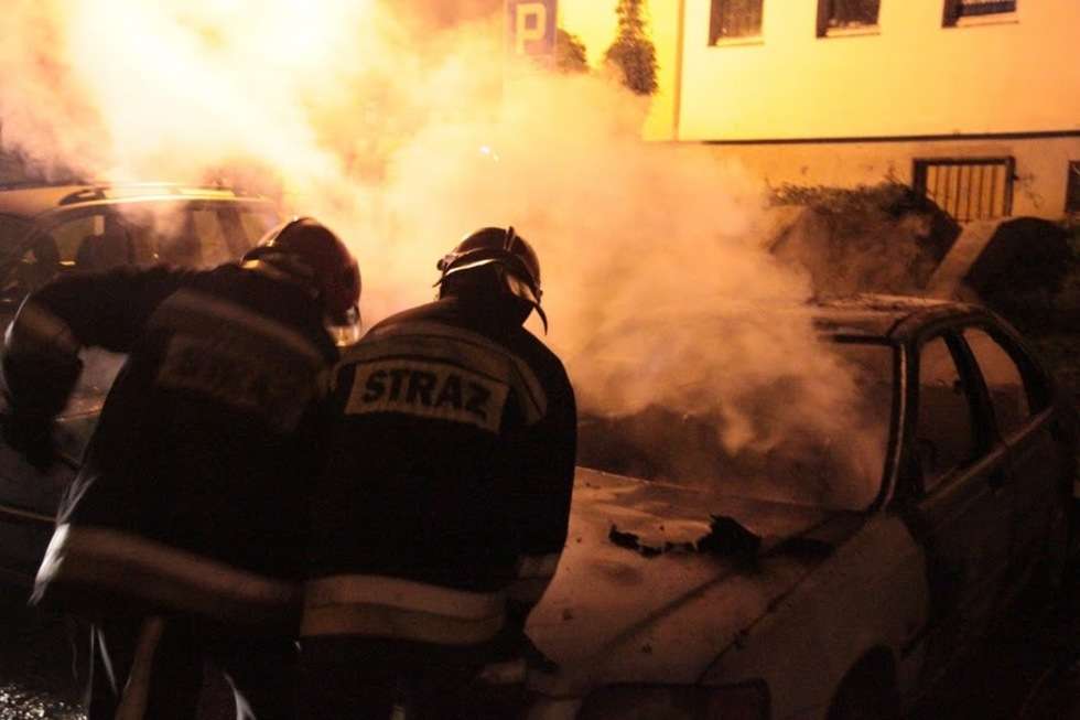  Pożar samochodów na Tymiankowej. Akcja gaśnicza (zdjęcie 7) - Autor: Tomasz Piekut
