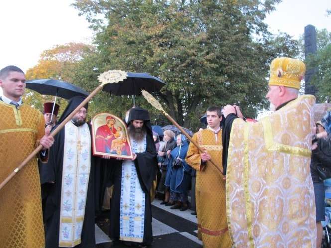 Mnisi z Grecji przekazali ikone do terespolskiej cerkwi