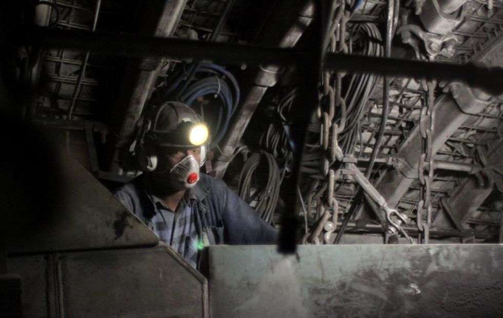  Urządzenia zainstalowane na polu Stefanów wymagają od górników mniej pracy fizycznej. Jest wiec lzej, a dzieki klimatyzacji – utrzymującej od 23 do 25 stopni Celsjusza – bardziej komfortowo.