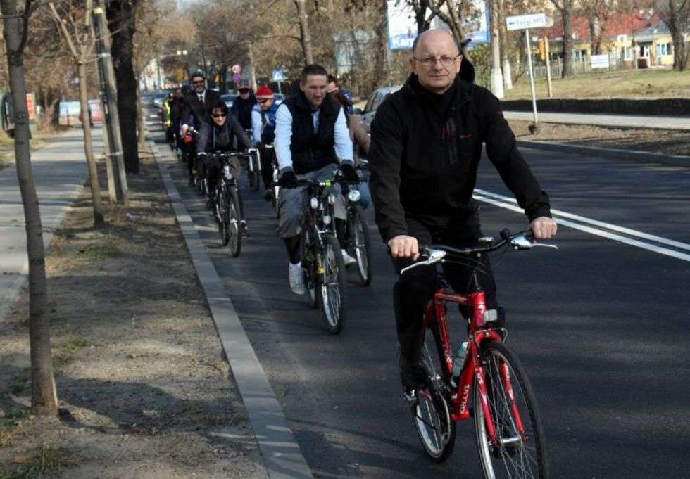  Prezydent Żuk na rowerze (zdjęcie 1) - Autor: Jacek Świerczynski