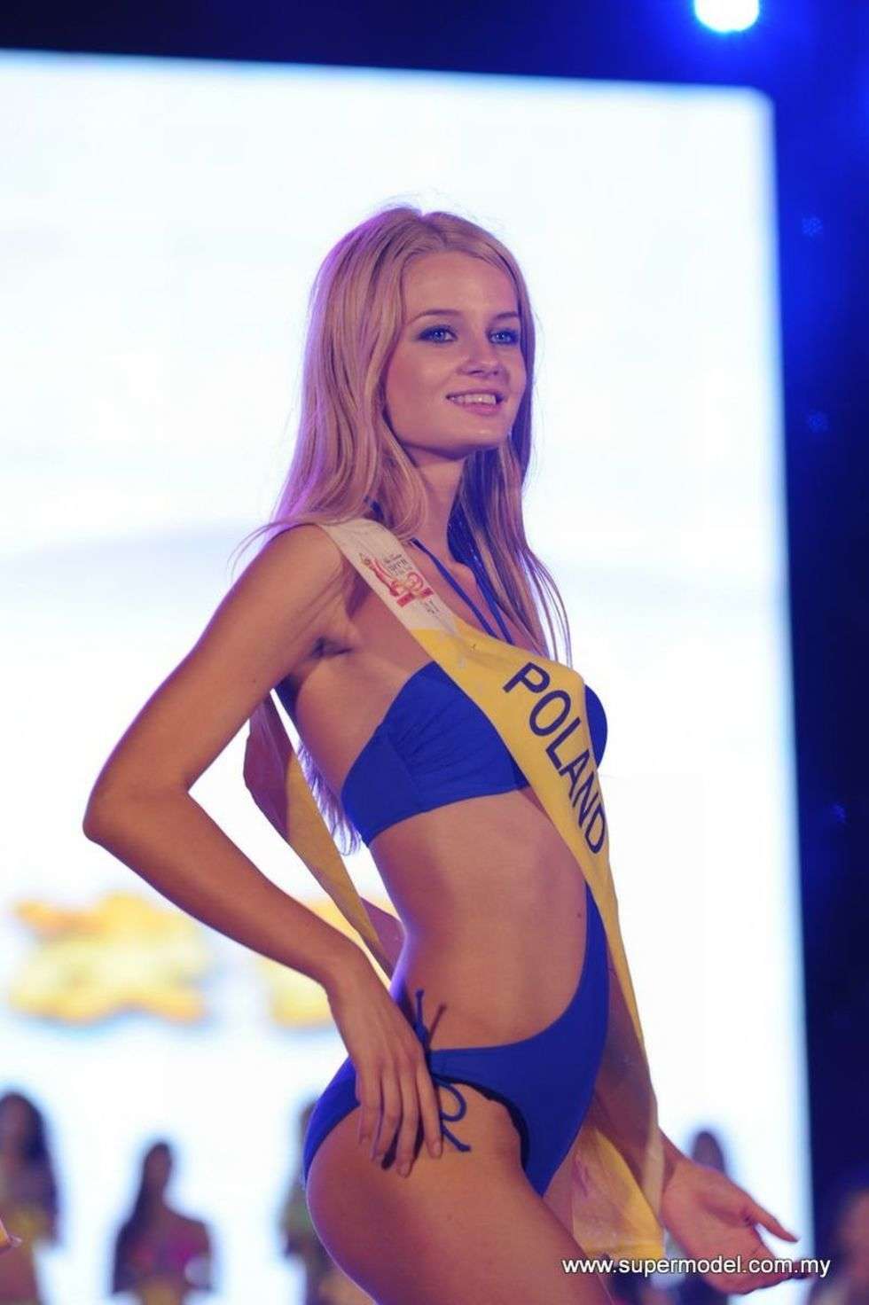  19-letnia lublinianka Amanda Warecka zajela III miejsce w konkursie Miss Tourism Queen of the Year 2011 w Szanghaju. 