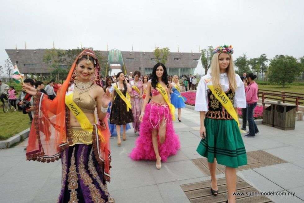  19-letnia lublinianka Amanda Warecka zajela III miejsce w konkursie Miss Tourism Queen of the Year 2011 w Szanghaju. 