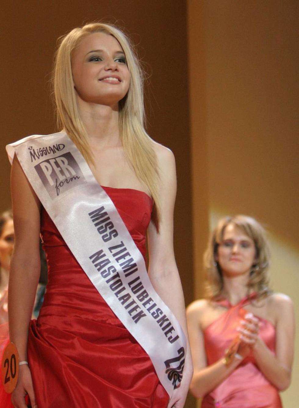  Cztery lata temu Amanda Warecka zostala Miss Ziemi Lubelskiej Nastolatek 2007. Mloda miss uczyla sie wtedy w Gimnazjum nr 13 w Lublinie. Pytana o hobby odpowiadala: taniec i siatkówka. 