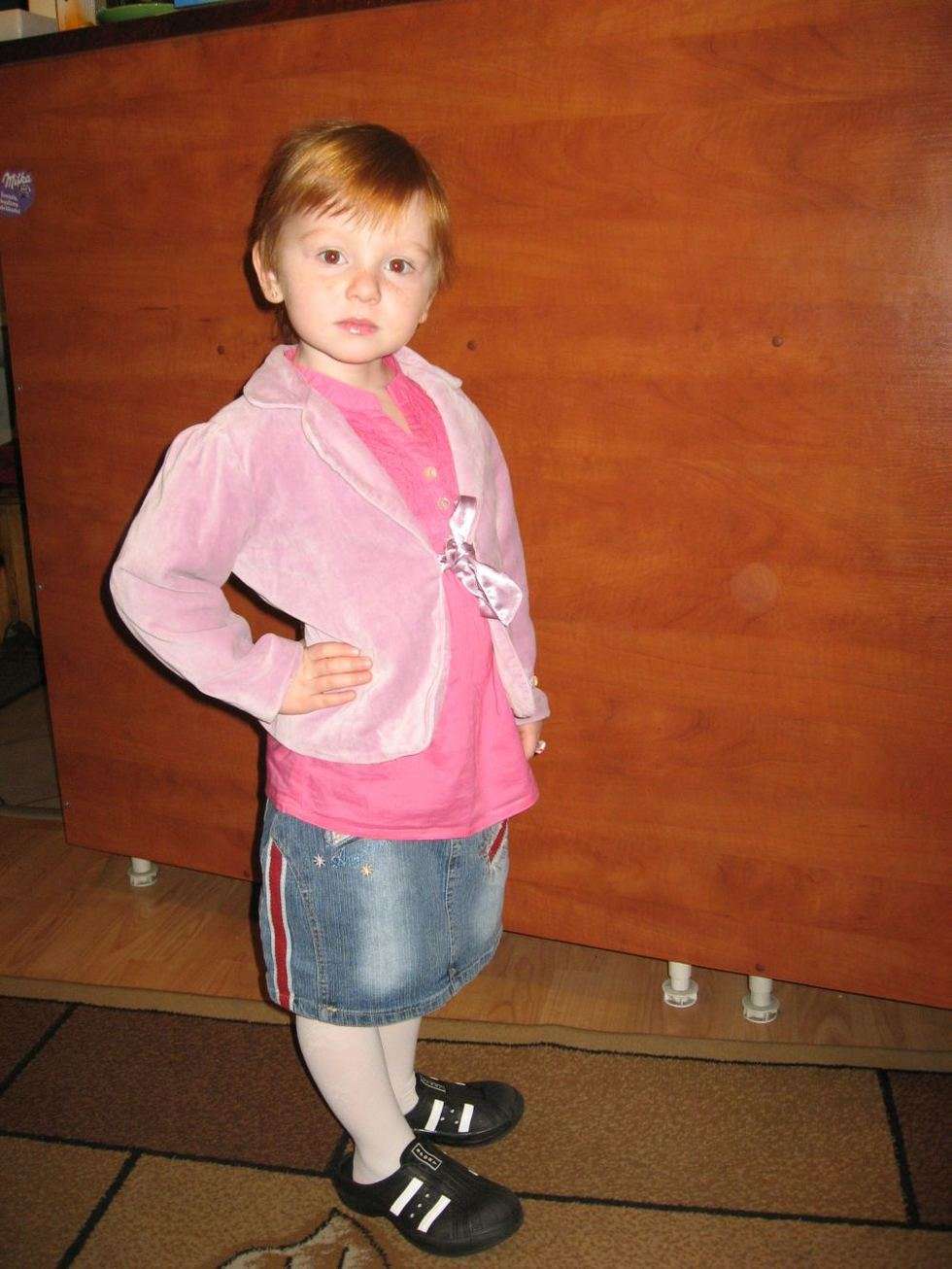  Aleksandra Piskorska, 3 lata. Jest bardzo wesołym i energicznym dzieckiem. Chodzi do przedszkola, gdzie jest bardzo aktywna i uczęszcza na naukę tańca. Gdy tylko usłyszy muzykę od razu zaczyna tańczyć. Lubi śpiewać, tańczyć oraz rysować.