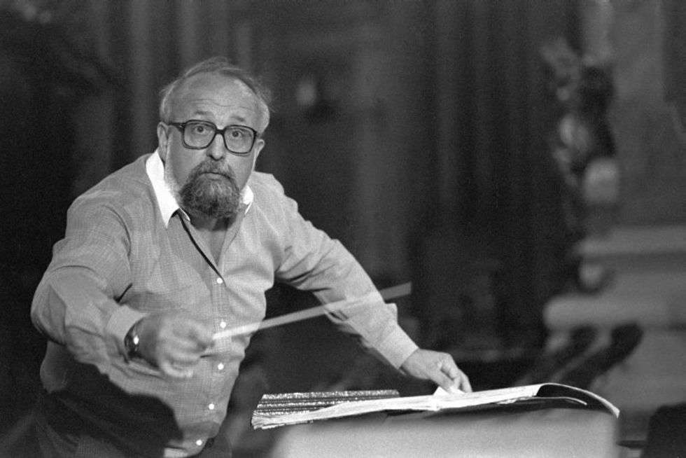  Trudno nie nazwać geniuszem, człowieka, który  zaczął pisać swoje pierwsze kompozycje w wieku 8 lat. Penderecki to kompozytor, dyrygent i pedagog muzyczny. Ciekawostka: Jedna z planetoid została nazwana jego nazwiskiem.