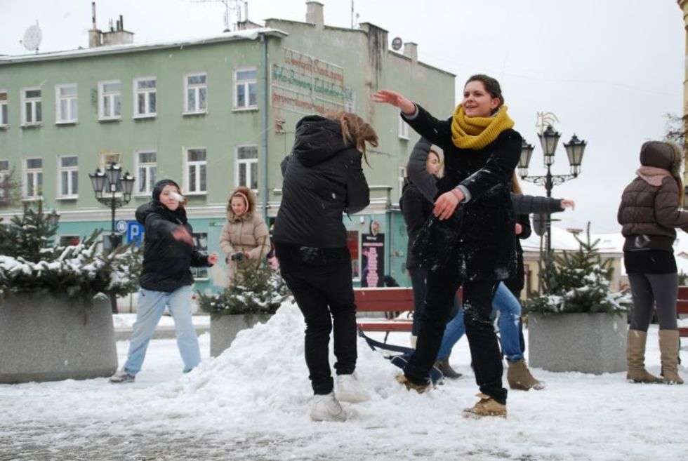  Uczestnicy śpiewali i tańczyli na placu Łuczkowskiego