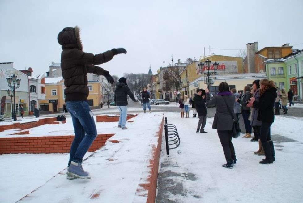  Uczestnicy śpiewali i tańczyli na placu Łuczkowskiego