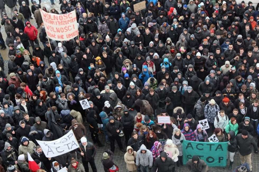  Protest przeciwko ACTA przed Ratuszem w Lublinie (zdjęcie 10) - Autor: Wojciech Nieśpiałowski