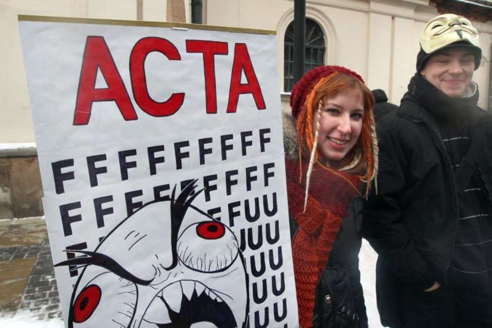  Protest przeciwko ACTA przed Ratuszem w Lublinie (zdjęcie 14) - Autor: Wojciech Nieśpiałowski