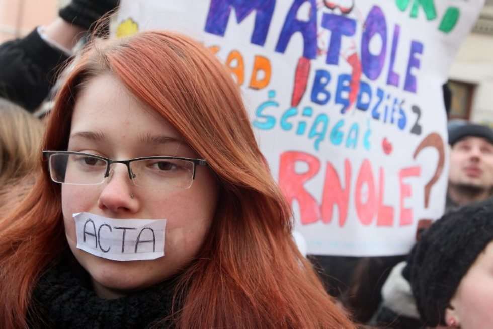  Protest przeciwko ACTA przed Ratuszem w Lublinie (zdjęcie 17) - Autor: Wojciech Nieśpiałowski